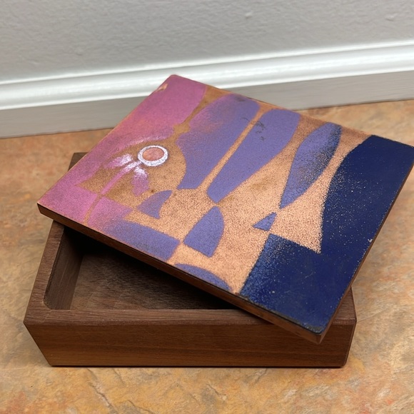 EUC Wood Jewerly Box w/Felt Feet colors Brown Purple Pink  bronze and white - Picture 2 of 5